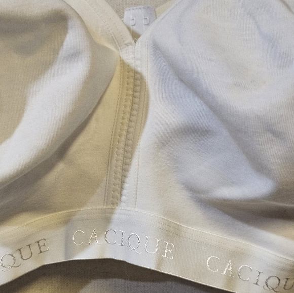 Cacique White Wireless Bra - Picture 5 of 6